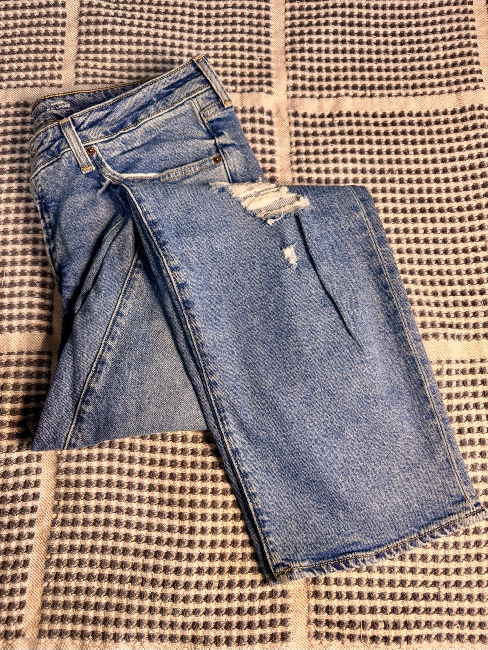 Old Navy Light Blue straight-Leg Distressed Jeans